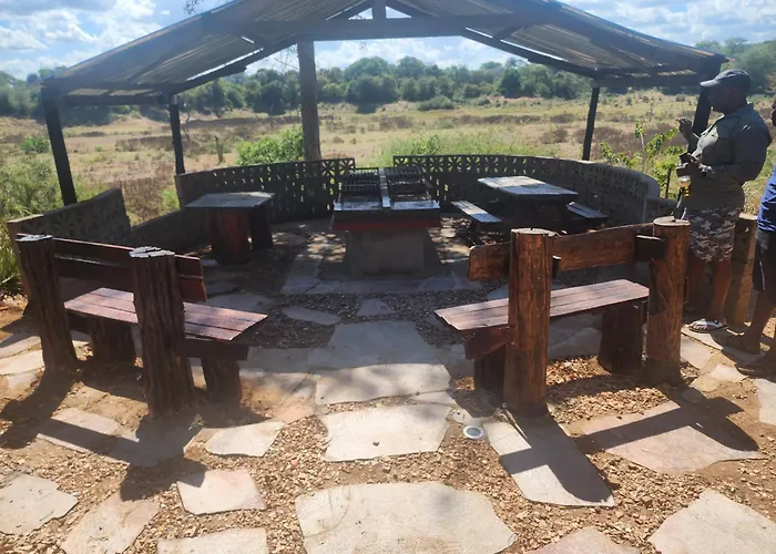 Hippo Paradise Lodge And Campsites